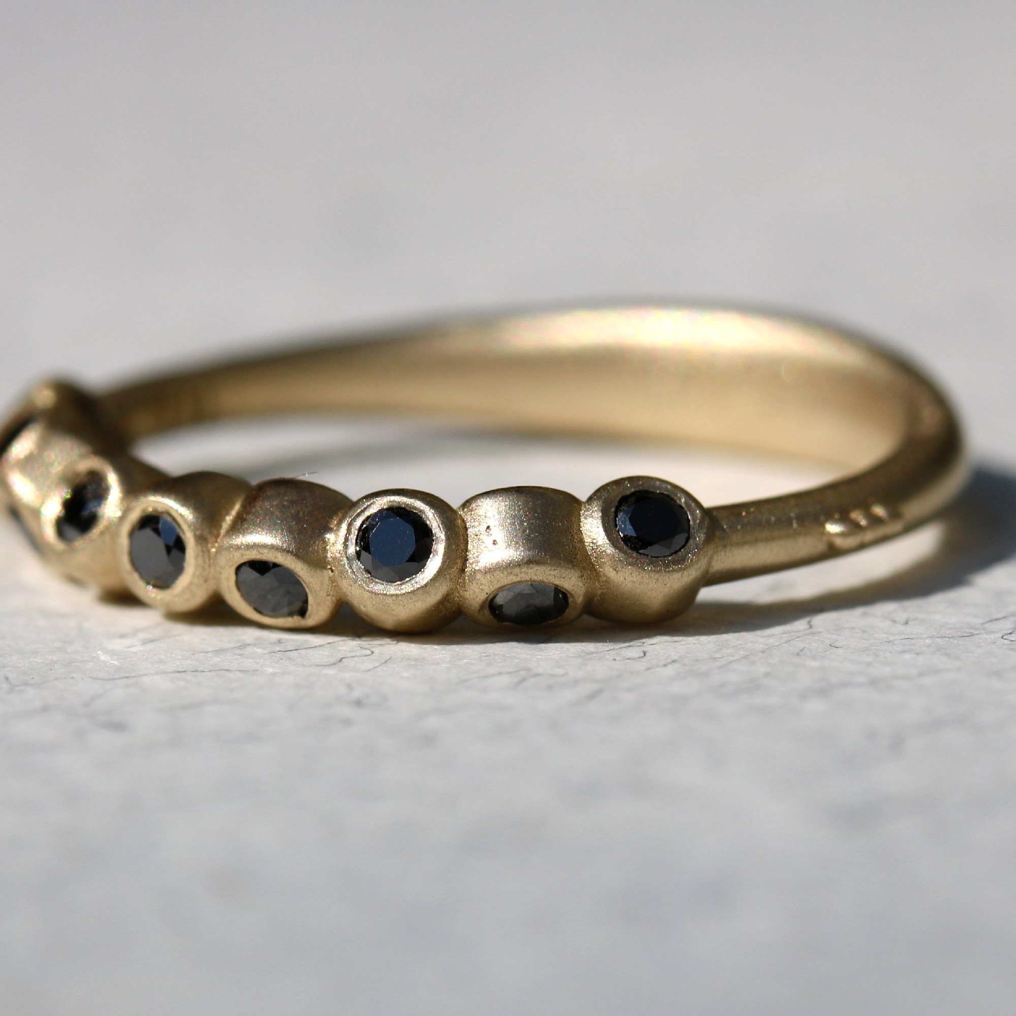 טבעת זהב 14K בשבוץ יהלומים