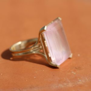 טבעת זהב 14K משובצת רוז קוורץ