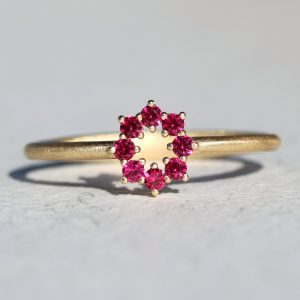 טבעת כתר בשיבוץ רובי